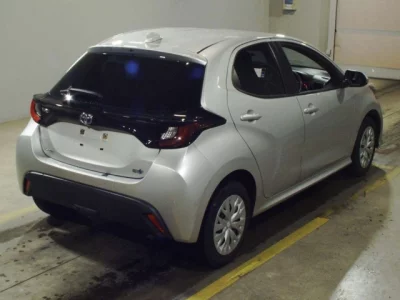 Toyota YARIS  с аукциона в Японии