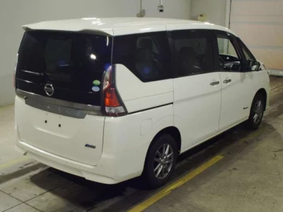 Nissan SERENA  с аукциона в Японии