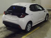 Toyota YARIS лот № 8016 оценка RA  с аукциона в Японии 1