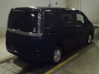 Toyota VOXY лот № 8017 оценка R  с аукциона в Японии 1