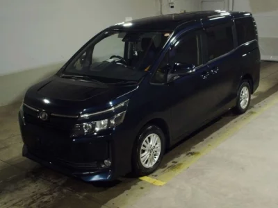 Toyota VOXY  с аукциона в Японии