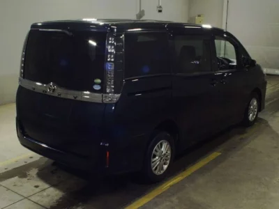 Toyota VOXY  с аукциона в Японии