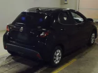 Toyota YARIS лот № 6110 оценка 3.5  с аукциона в Японии 1