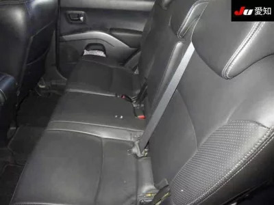 Mitsubishi OUTLANDER  с аукциона в Японии