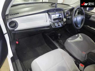 Toyota COROLLA AXIO  с аукциона в Японии