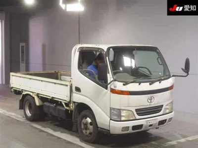 Toyota DYNA  с аукциона в Японии