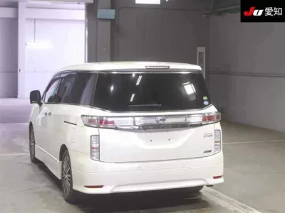 Nissan ELGRAND  с аукциона в Японии