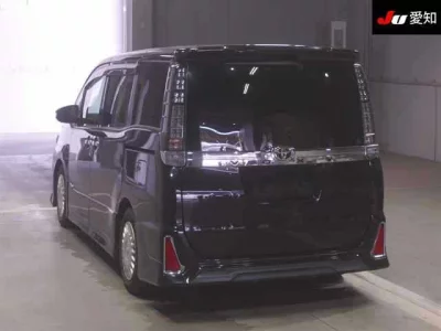 Toyota VOXY  с аукциона в Японии