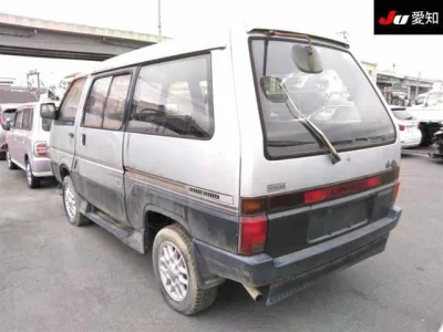 Nissan LARGO