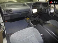 Toyota HIACE VAN лот № 20083 оценка 3.5  с аукциона в Японии 2