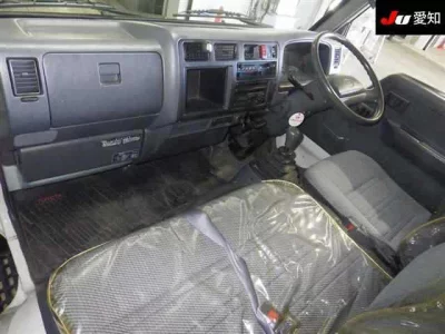 Toyota DYNA  с аукциона в Японии