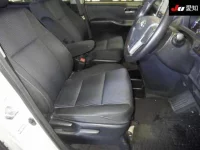 Toyota VOXY лот № 230 оценка 3  с аукциона в Японии 5