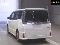 Toyota VOXY лот № 230 оценка 3  с аукциона в Японии 1