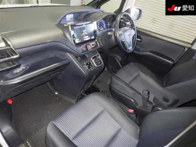 Toyota VOXY  с аукциона в Японии