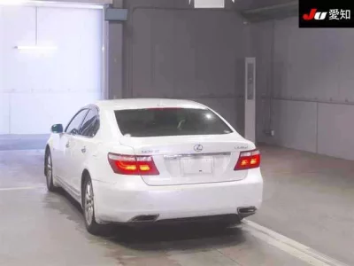 Lexus LS