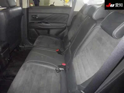 Mitsubishi OUTLANDER PHEV