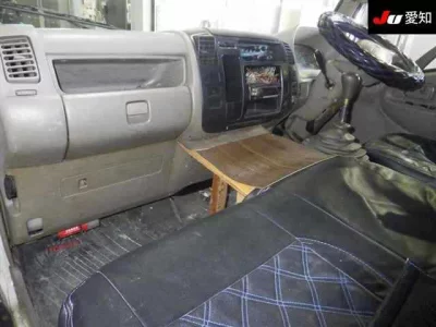 Toyota DYNA  с аукциона в Японии