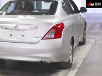 Nissan LATIO лот № 30921 оценка 3.5  с аукциона в Японии 7