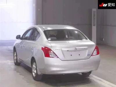 Nissan LATIO  с аукциона в Японии