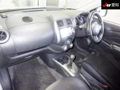 Nissan LATIO  с аукциона в Японии