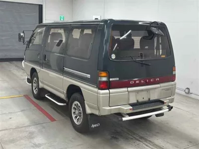 Mitsubishi DELICA WAGON