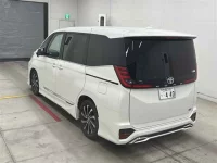 Toyota NOAH лот № 10018 оценка 4.5  с аукциона в Японии 1