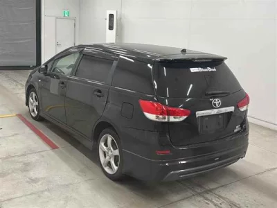 Toyota WISH  с аукциона в Японии