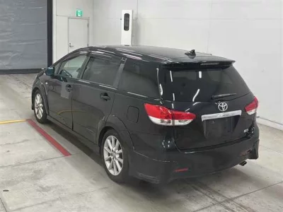 Toyota WISH  с аукциона в Японии