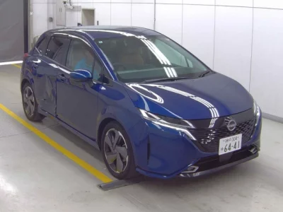 Nissan AURA