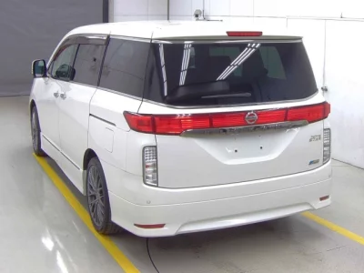 Nissan ELGRAND  с аукциона в Японии