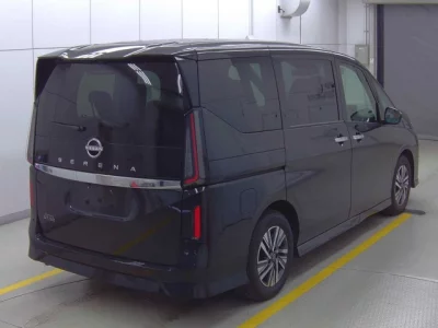 Nissan SERENA  с аукциона в Японии