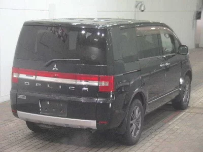 Mitsubishi DELICA D5