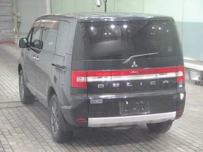 Mitsubishi DELICA D5