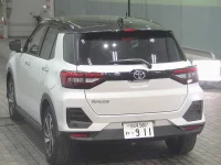Toyota RAIZE лот № 2206 оценка 6  с аукциона в Японии 1