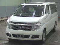Nissan ELGRAND лот № 2204 оценка 4.5  с аукциона в Японии 2