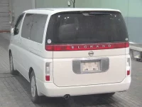 Nissan ELGRAND лот № 2204 оценка 4.5  с аукциона в Японии 1