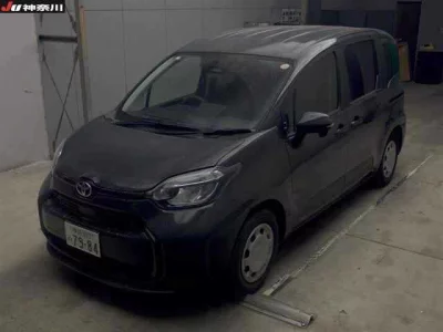 Toyota SIENTA  с аукциона в Японии