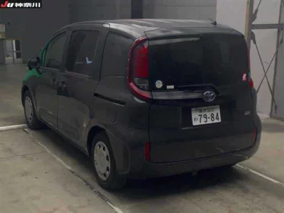 Toyota SIENTA  с аукциона в Японии