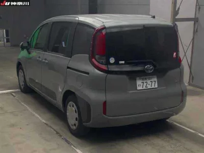 Toyota SIENTA  с аукциона в Японии