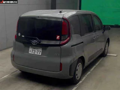 Toyota SIENTA  с аукциона в Японии