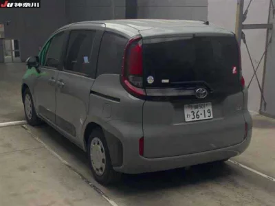 Toyota SIENTA  с аукциона в Японии