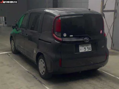 Toyota SIENTA  с аукциона в Японии