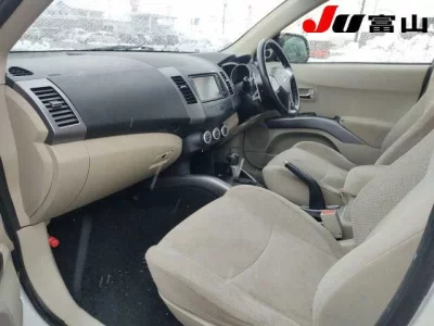 Mitsubishi OUTLANDER  с аукциона в Японии