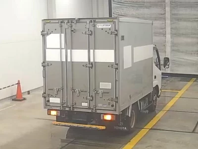 Toyota DYNA  с аукциона в Японии