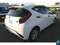 Toyota AQUA лот № 1 оценка R  с аукциона в Японии 3