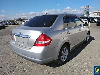 Nissan TIIDA LATIO  с аукциона в Японии