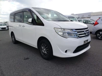 Nissan SERENA  с аукциона в Японии