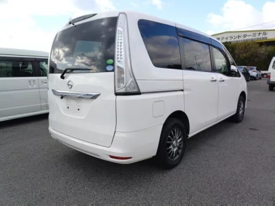 Nissan SERENA  с аукциона в Японии