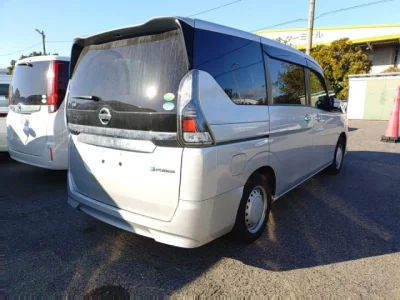 Nissan SERENA  с аукциона в Японии