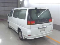 Nissan ELGRAND лот № 4047 оценка 3.5  с аукциона в Японии 1